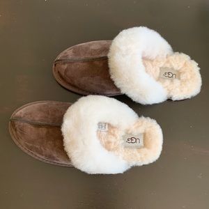 Ugg W Scuffette II/ Sz 7 / Dark Brown Suede